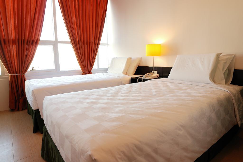 Go Hotels Plus Mandaluyong Номер фото