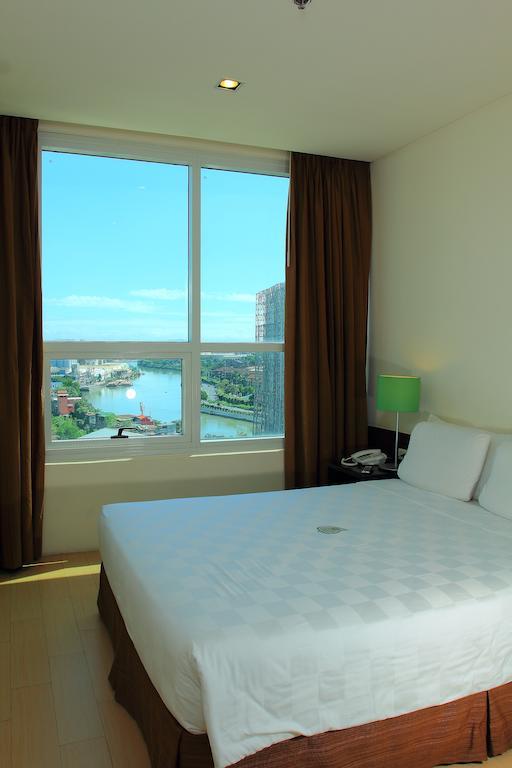 Go Hotels Plus Mandaluyong Екстер'єр фото
