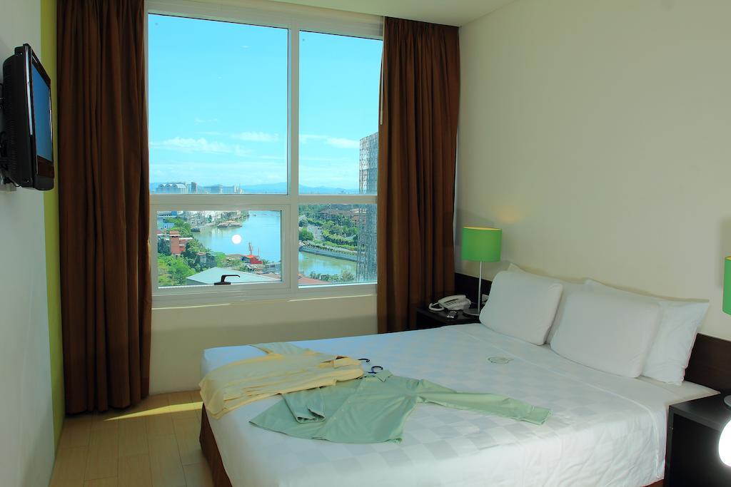 Go Hotels Plus Mandaluyong Номер фото