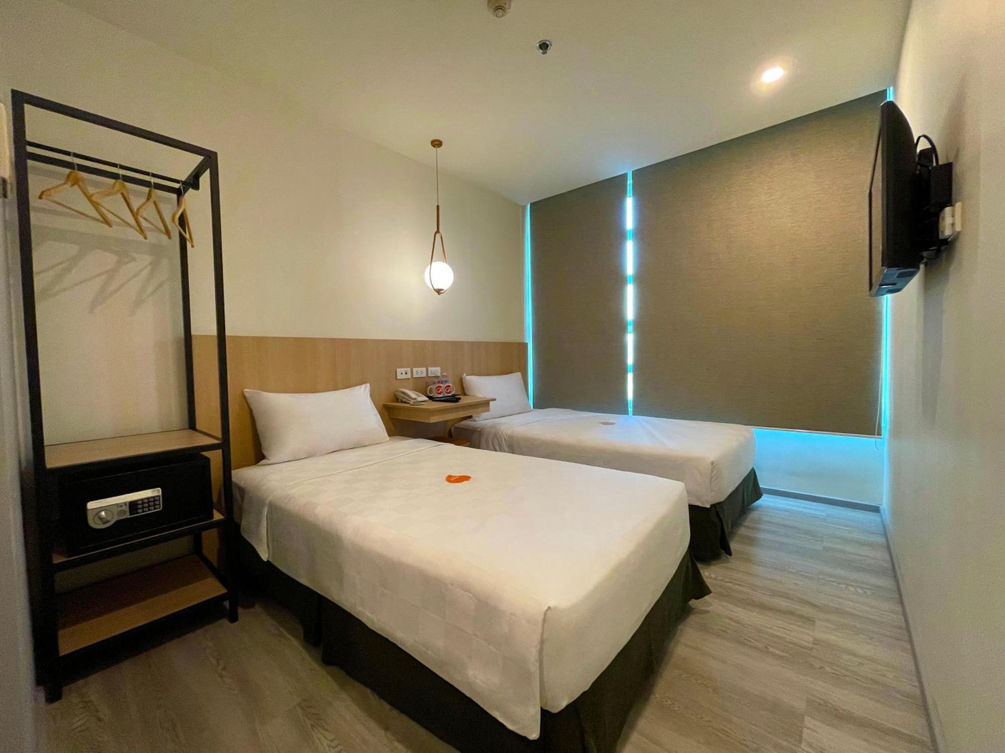 Go Hotels Plus Mandaluyong Екстер'єр фото