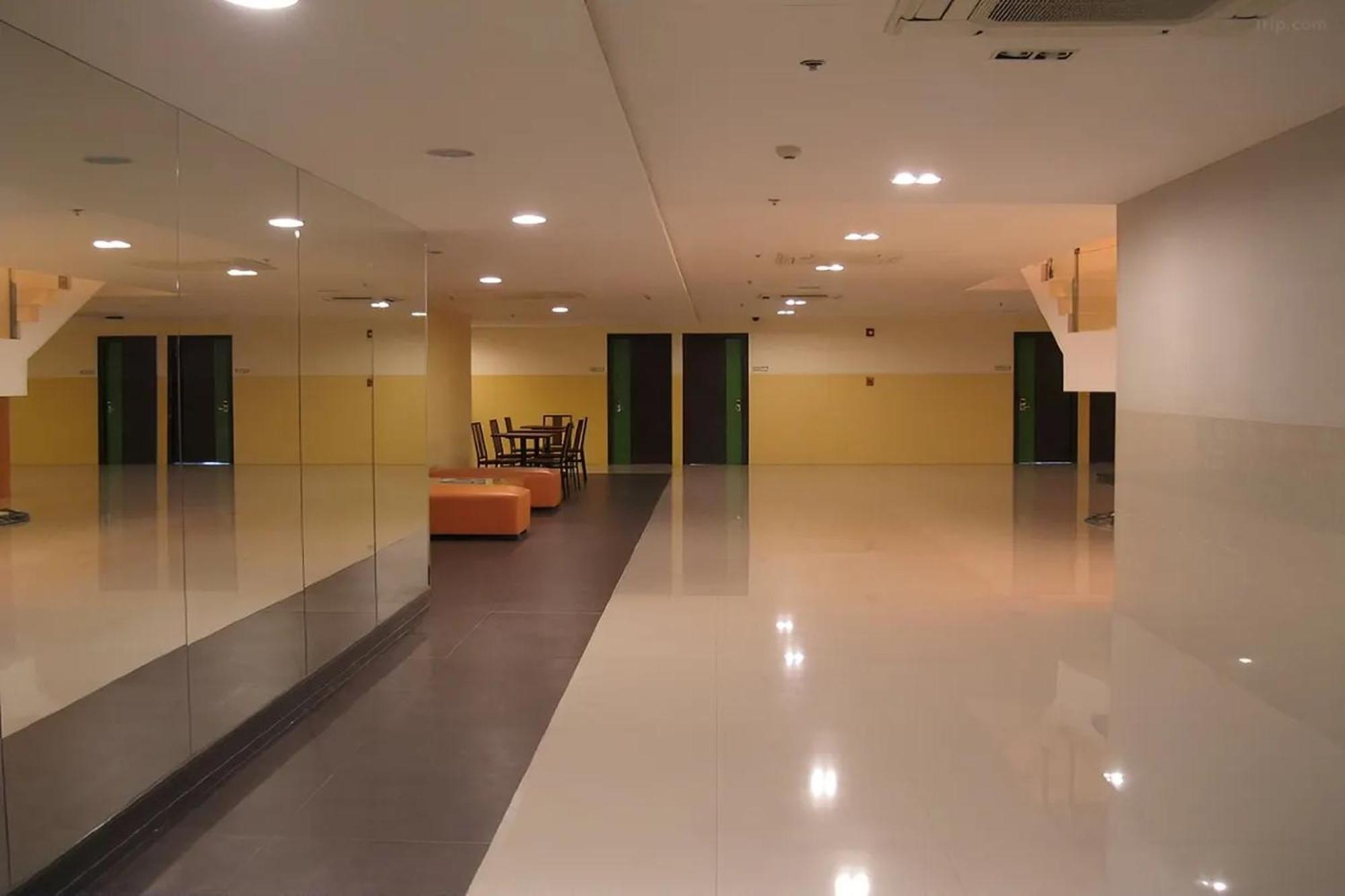 Go Hotels Plus Mandaluyong Екстер'єр фото
