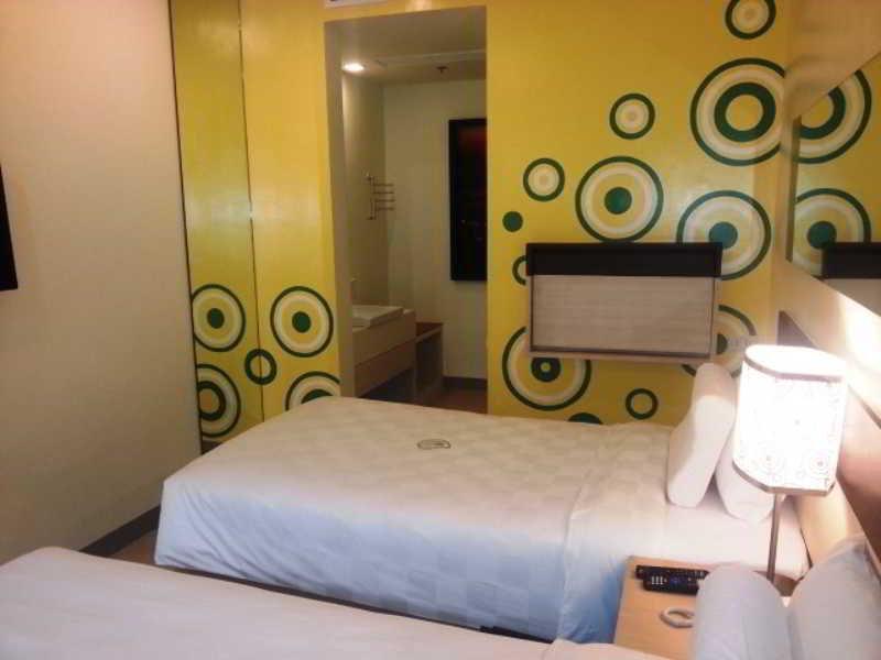 Go Hotels Plus Mandaluyong Екстер'єр фото