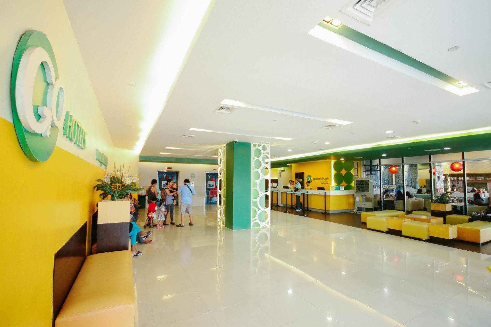 Go Hotels Plus Mandaluyong Екстер'єр фото