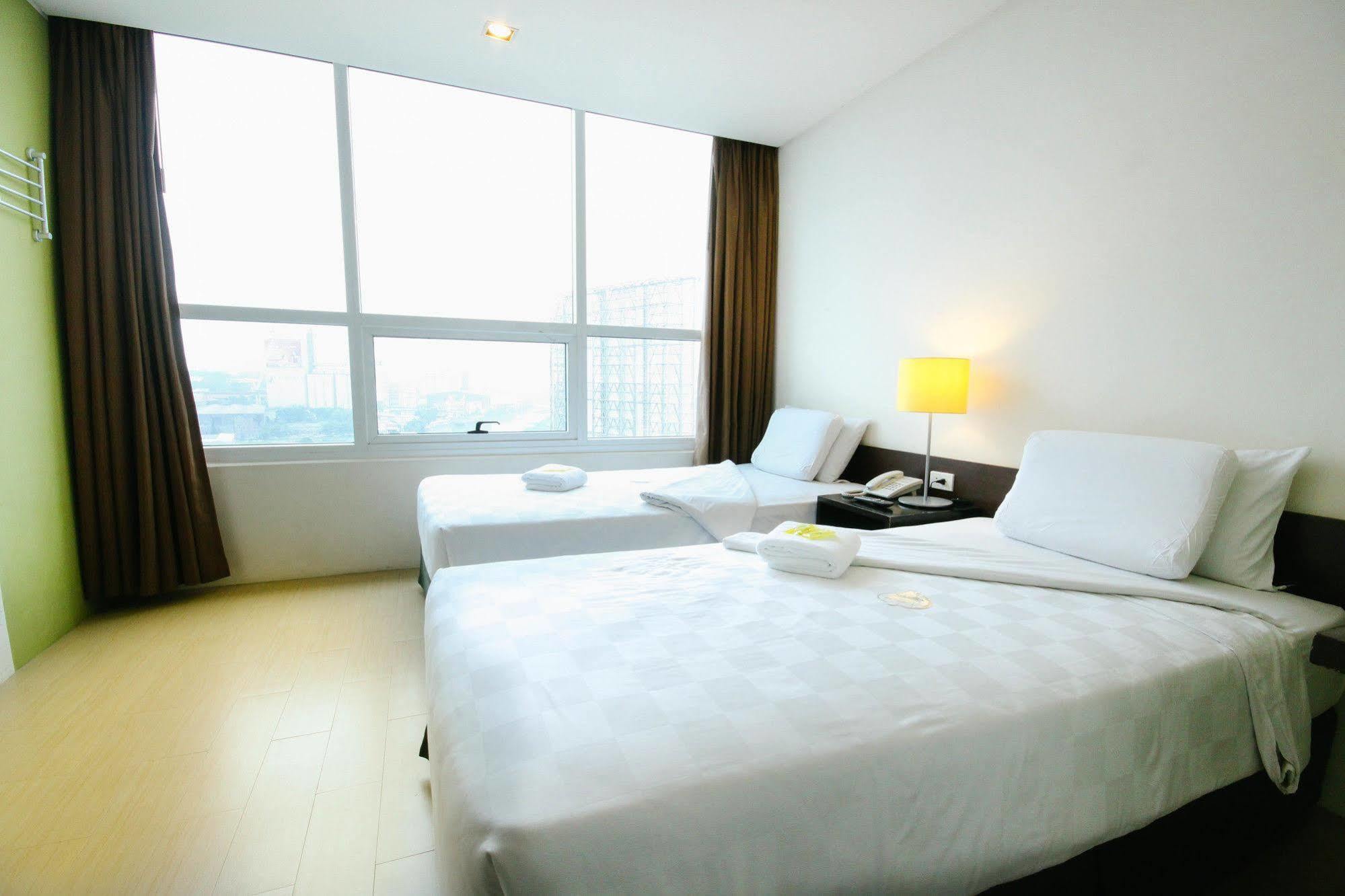Go Hotels Plus Mandaluyong Екстер'єр фото